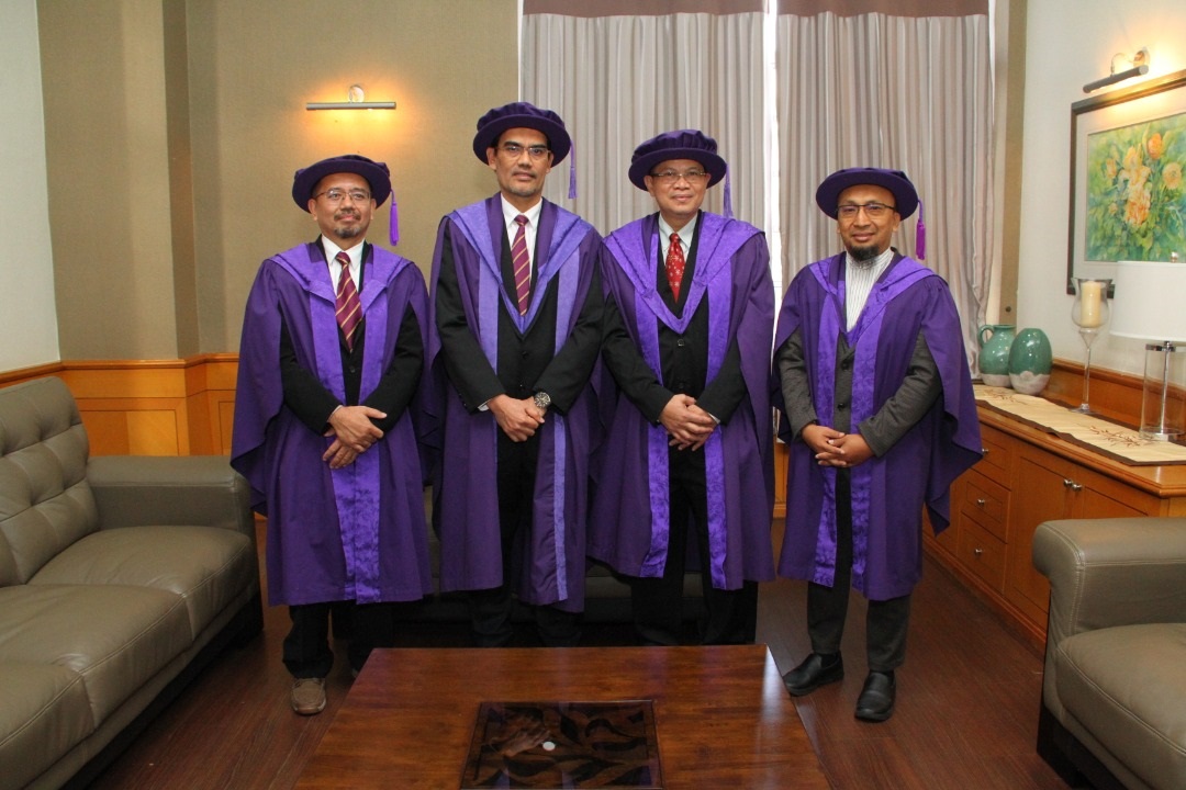 4prof.jpg
