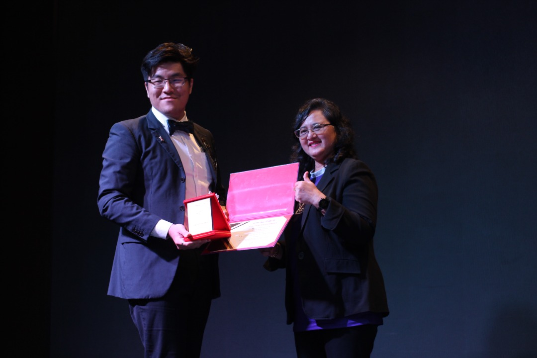 ANUGERAH SANJUNGAN DESASISWA PENGHARGAAN UNIVERSITI KEPADA MAHASISWA BERGIAT AKTIF DALAM MPD 1