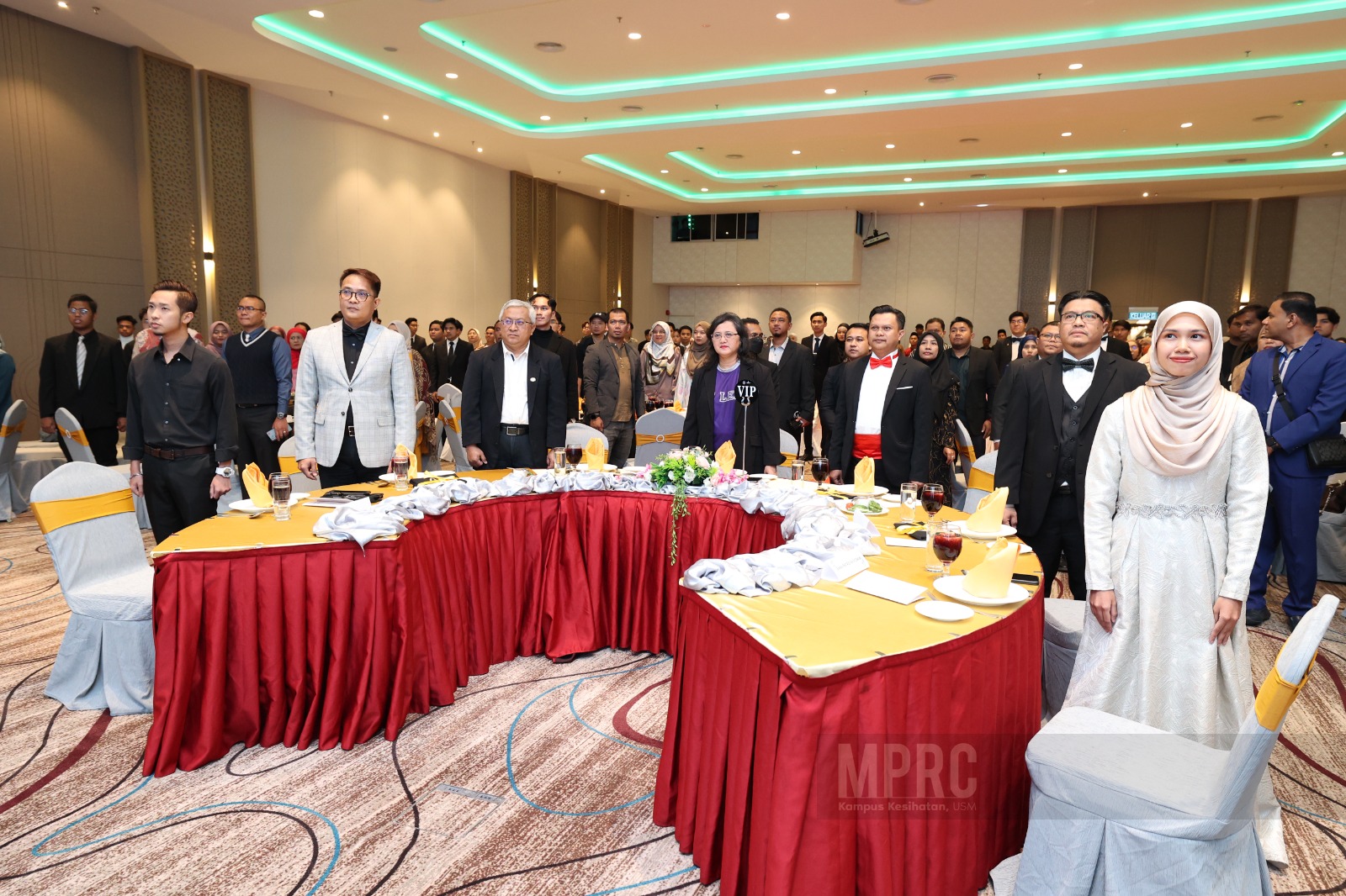 ANUGERAH SANJUNGAN DESASISWA PENGHARGAAN UNIVERSITI KEPADA MAHASISWA BERGIAT AKTIF DALAM MPD 4