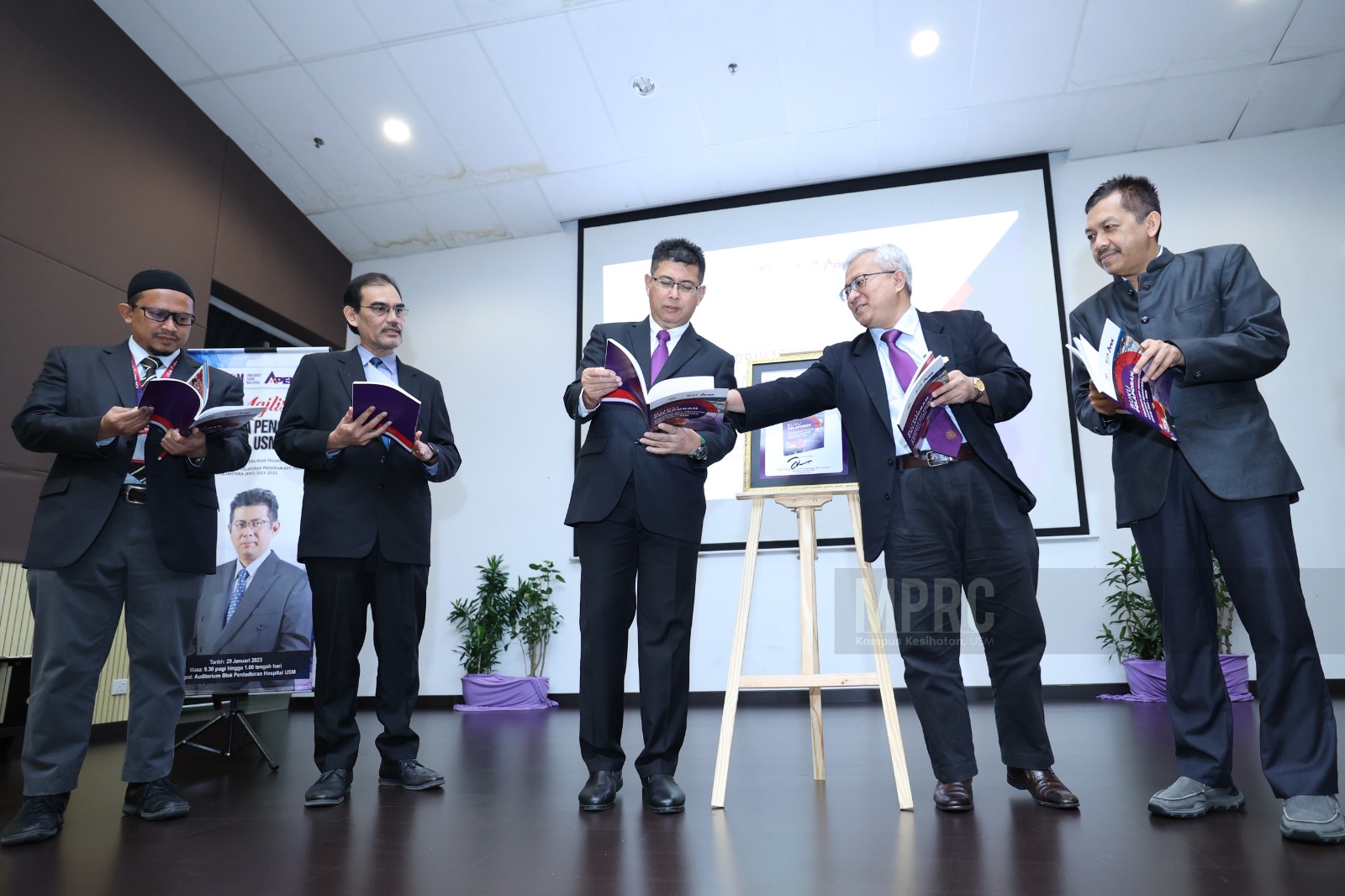 BUKU PELAPORAN KRIS DOKUMENTASI KEJAYAAN KOLABORASI KPT USM