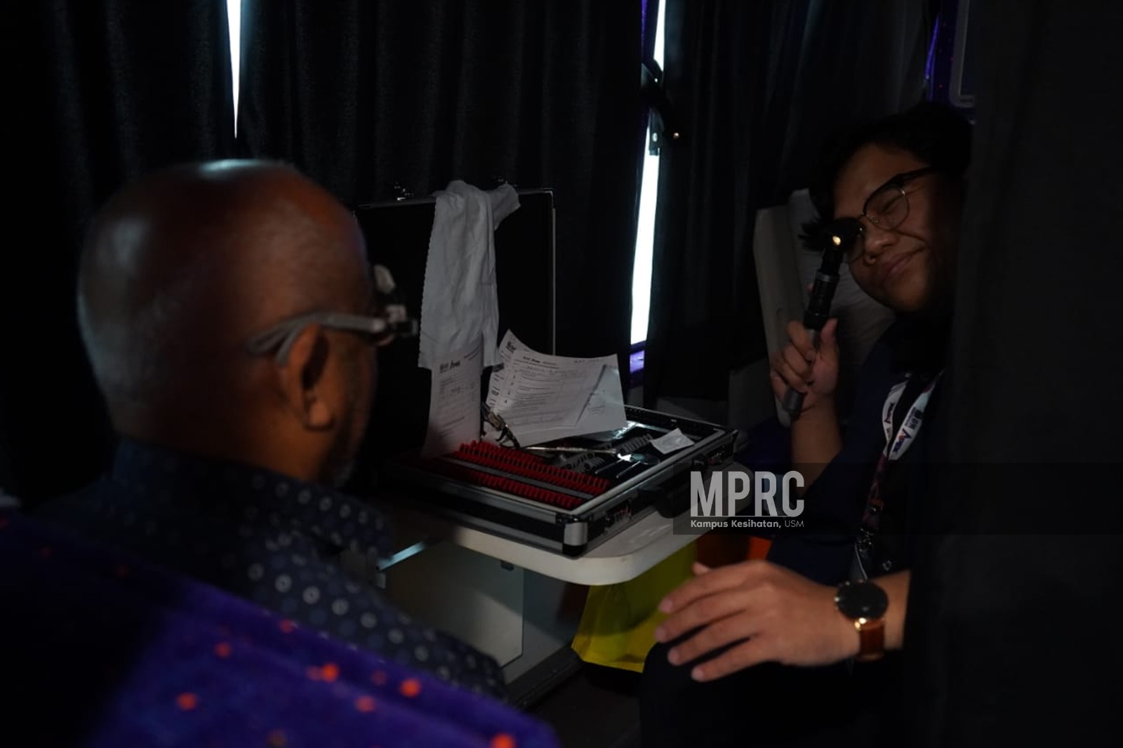 PENDUDUK TERUJA DAN BERSYUKUR KLINIK BERGERAK USM MASUK KAMPUNG 2