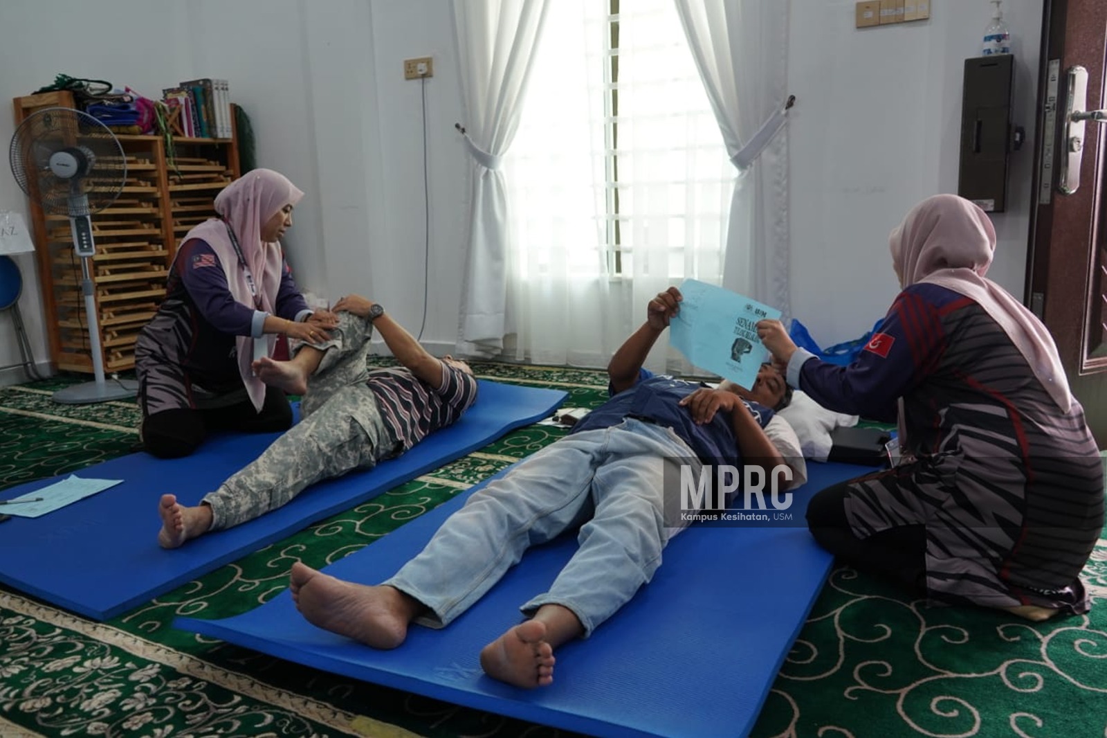PENDUDUK TERUJA DAN BERSYUKUR KLINIK BERGERAK USM MASUK KAMPUNG 5