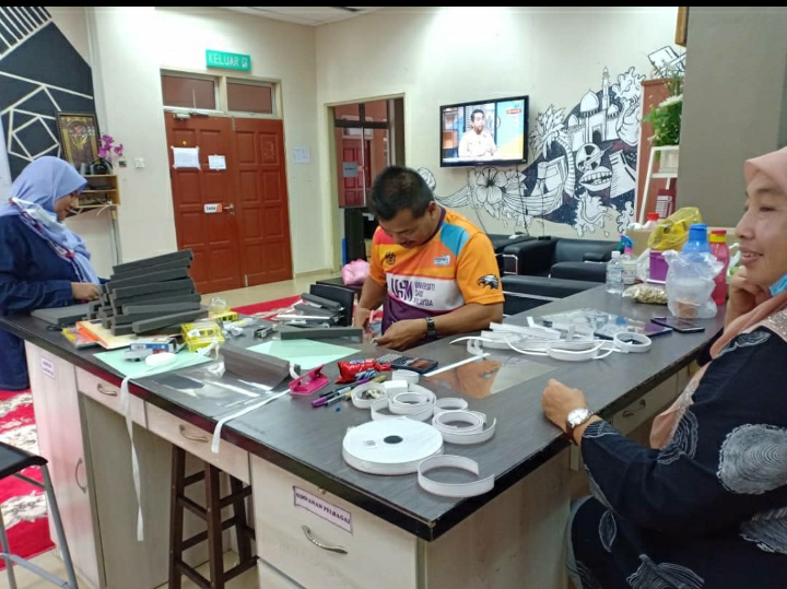 PELINDUNG MUKA 3
