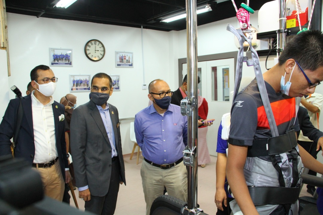 HOSPITAL USM TAWAR RAWATAN REHABILITASI ROBOTIK