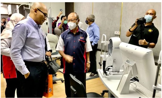 HUSM SEDIA PERKHIDMATAN LASER REFRAKTIF KEPADA ORANG AWAM